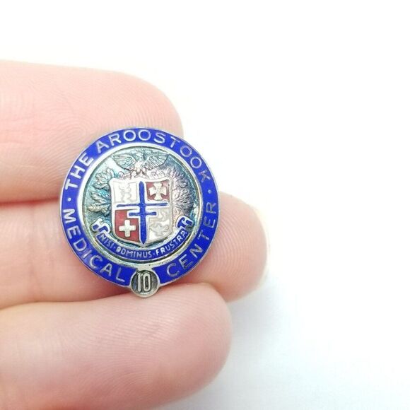 Vintage Sterling Silver Aroostook Medical Center 10 Years of Service Brooch Pin - Picture 2 of 6